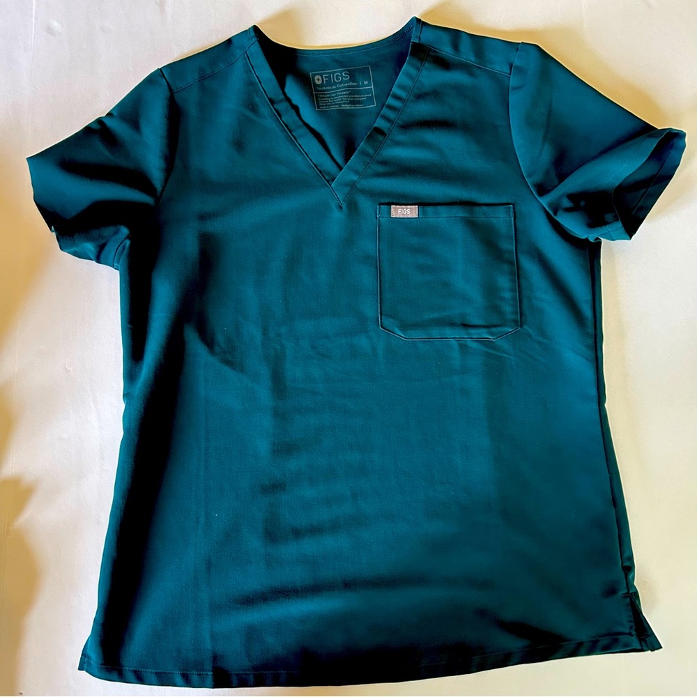 FIGS Catarina One-Pocket Scrub Top, Ladies Size Medium, V- Neck, Dark Green